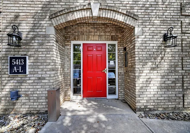 Photo 2 of Condo for sale at 5413 Michelles Oak Ct #E, Green Twp, OH 45248 | MLS# 1892695 | Listing updated on 2026-09-09