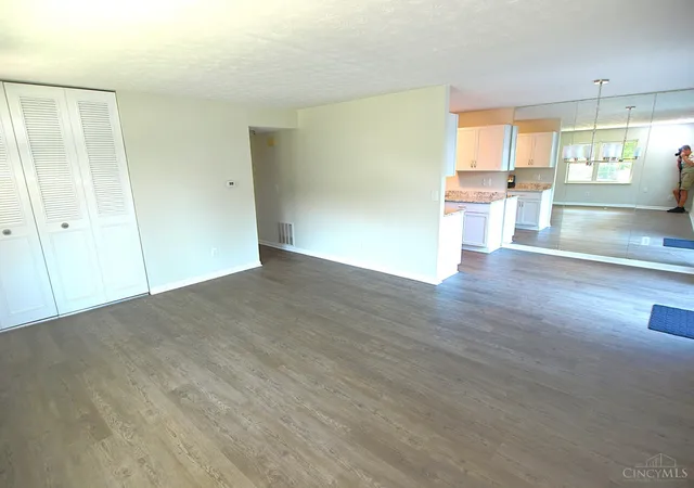 Photo 4 of Condo for sale at 3370 Amberway Ct, Colerain Twp, OH 45251 | MLS# 1892821 | Listing updated on 2026-09-15