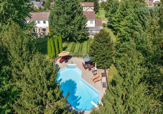 Photo 2 of Sale Pending at 218 Silver Fox Ct, Loveland, OH 45140 | MLS# 1892835 | Listing updated on 2026-09-11