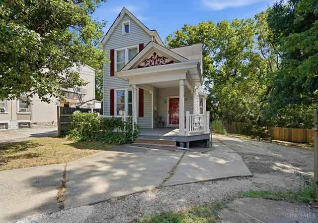 Photo 2 of Sale Pending at 413 Southview Ave, Cincinnati, OH 45219 | MLS# 1892829 | Listing updated on 2026-09-14