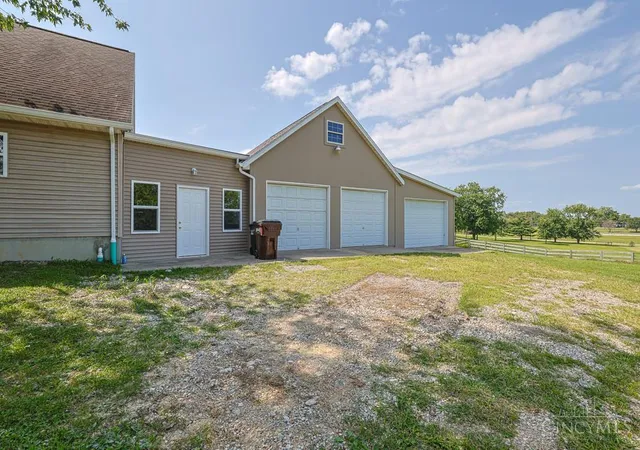 Photo 3 of Single family home for sale at 4050 Kirchling Rd, Ross Twp, OH 45013 | MLS# 1892855 | Listing updated on 2026-09-18