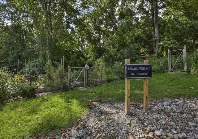 Listing Photo 2 - Condo for sale in building located at 3486 Forestoak Ct, Cincinnati, OH 45208 - Unit #