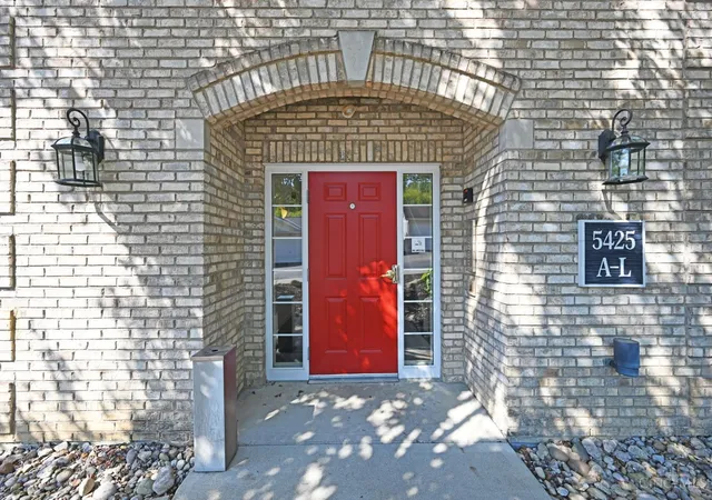 Photo 2 of Condo for sale at 5425 Michelles Oak Ct #C, Green Twp, OH 45248 | MLS# 1892699 | Listing updated on 2026-09-09