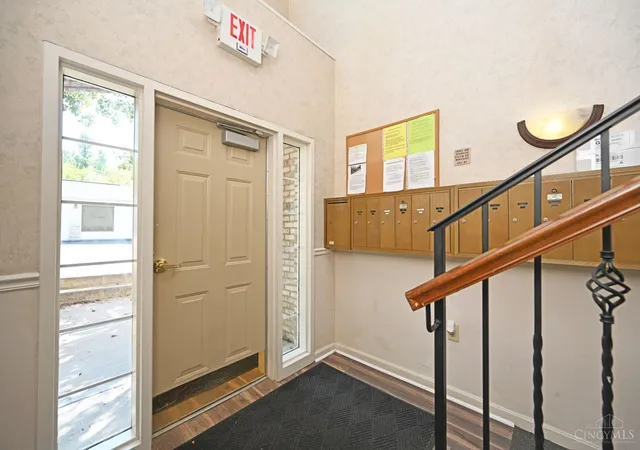 Listing Photo 3 - Condo for sale in building located at 5425 Michelles Oak Ct, Cincinnati, OH 45248 - Unit #C