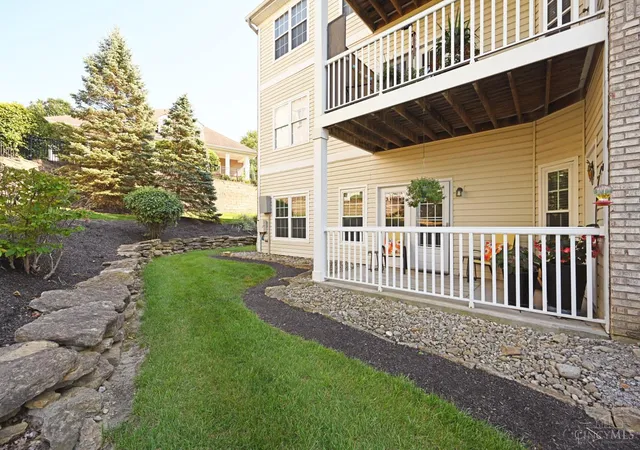 Listing Photo 2 - Condo for sale in building located at 5425 Michelles Oak Ct, Cincinnati, OH 45248 - Unit #C
