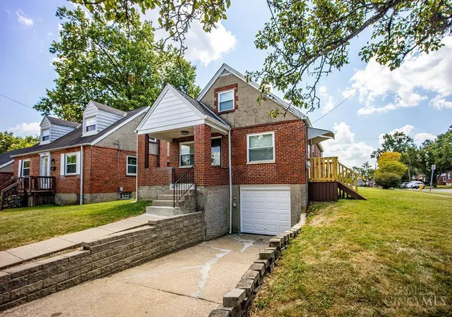 Photo 3 of Single family home for sale at 3676 Allview Cir, Cincinnati, OH 45238 | MLS# 1892895 | Listing updated on 2026-09-12