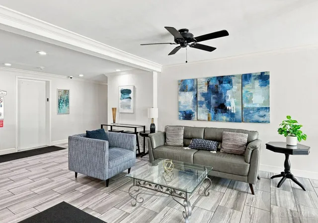 Listing Photo 3 - Condo for sale in building located at 1815 William Howard Taft Rd, Cincinnati, OH 45206 - Unit #505