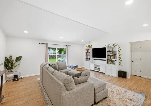 Photo 4 of Single family home for sale at 10091 Broken Woods Dr, Miami Twp, OH 45342 | MLS# 1892794 | Listing updated on 2026-09-12
