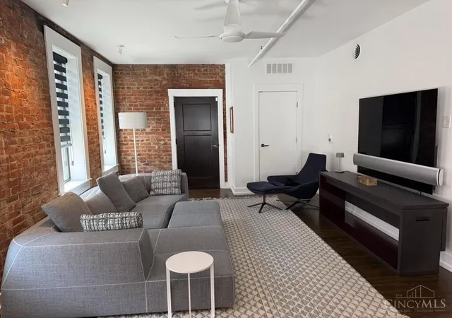 Listing Photo 4 - Condo for sale in building located at 14 W 14th St, Cincinnati, OH 45202 - Unit #202