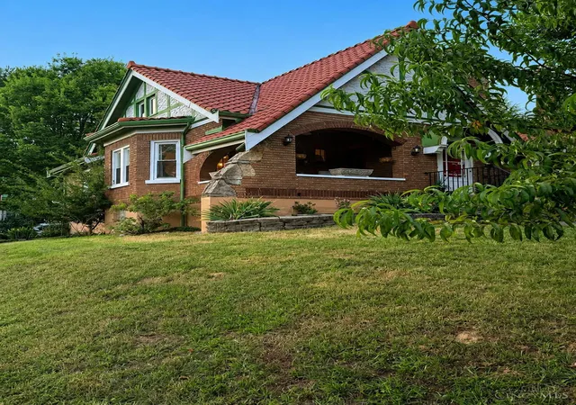 Photo 2 of Single family home for sale at 1001 Rutledge Ave, Cincinnati, OH 45205 | MLS# 1892903 | Listing updated on 2026-09-07