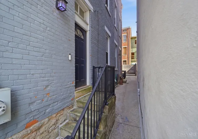 Photo 4 of Single family home for sale at 558 Milton St, Cincinnati, OH 45202 | MLS# 1892930 | Listing updated on 2026-09-10
