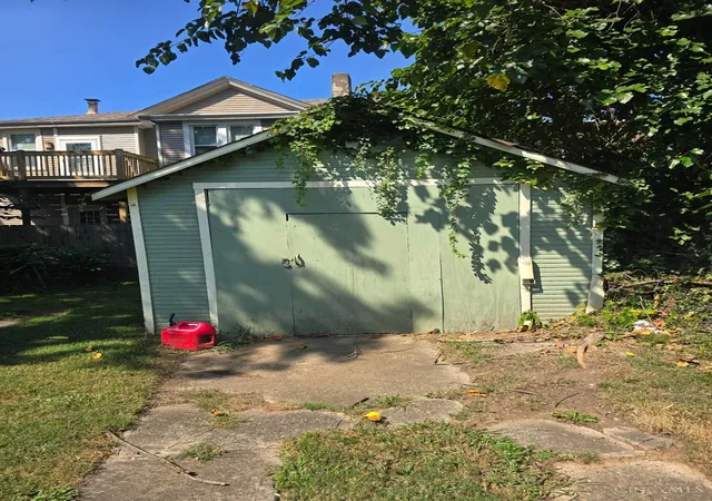 Photo 4 of Single family home for sale at 4719 Ward St, Cincinnati, OH 45227 | MLS# 1892955 | Listing updated on 2026-09-04