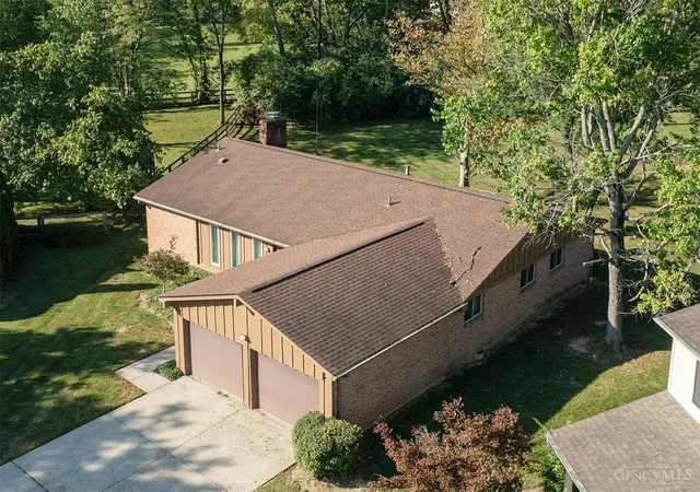 Photo 2 of Sale Pending at 1585 Silverglade Ct, Springfield Twp., OH 45240 | MLS# 1892673 | Listing updated on 2026-09-17