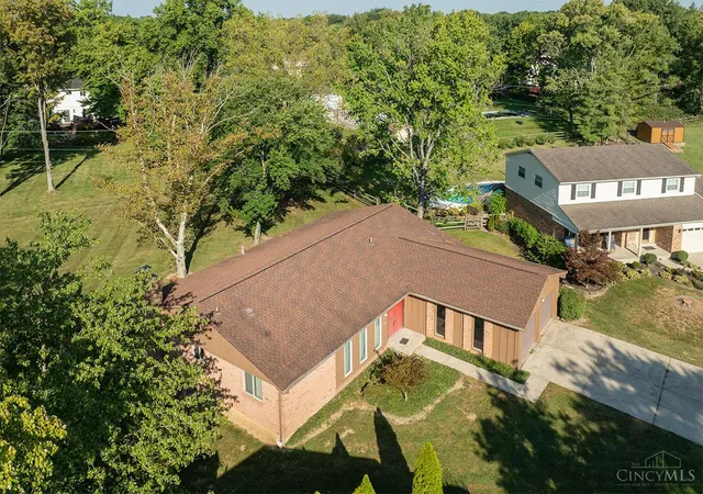 Photo 3 of Sale Pending at 1585 Silverglade Ct, Springfield Twp., OH 45240 | MLS# 1892673 | Listing updated on 2026-09-17
