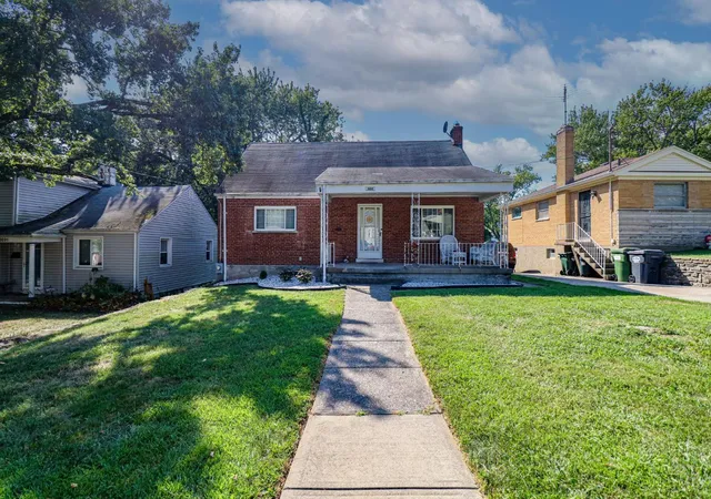 Photo 2 of Single family home for sale at 3695 Lakewood Dr, Green Twp, OH 45248 | MLS# 1892960 | Listing updated on 2026-09-14
