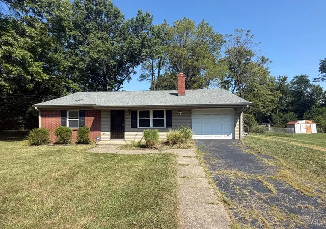 Photo 2 of Sale Pending at 864 N Hill Ln, Springfield Twp., OH 45224 | MLS# 1892984 | Listing updated on 2026-09-13