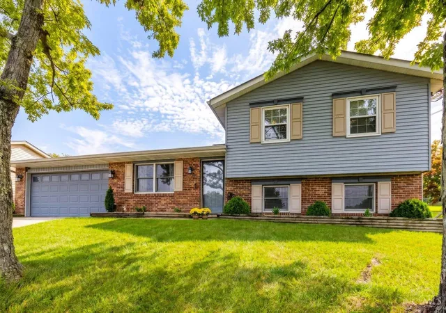 Photo 1 of Single family home for sale at 2821 E Turtle Crk Dr, Fairfield, OH 45014 | MLS# 1892866 | Listing updated on 2026-10-06