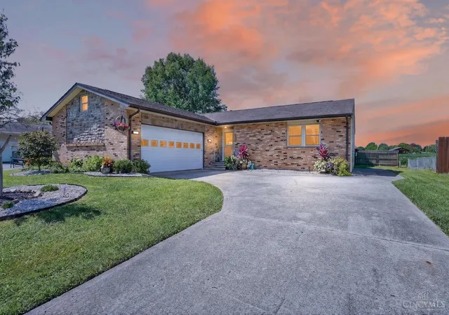Photo 1 of Sale Pending at 913 Katherine Ave, Lebanon, OH 45036 | MLS# 1892962 | Listing updated on 2026-09-11