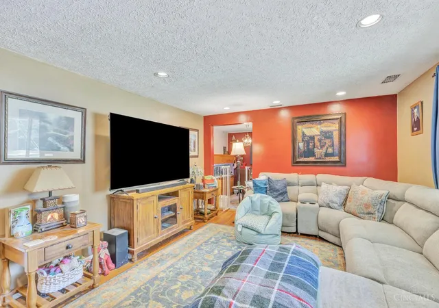 Photo 3 of Sale Pending at 119 Furbee Dr, Mason, OH 45040 | MLS# 1892939 | Listing updated on 2026-09-08