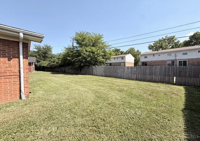 Listing Photo 5 - Condo for sale in building located at 905 Lamberton St, Middletown, OH 45044