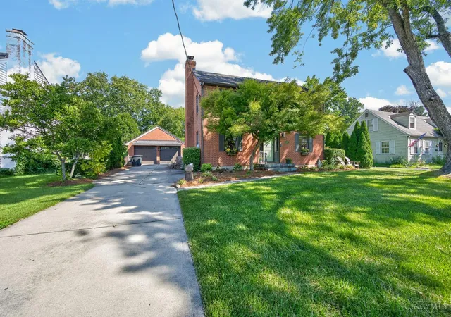 Photo 3 of Sale Pending at 3301 Hampton Pl, Middletown, OH 45042 | MLS# 1892993 | Listing updated on 2026-09-09