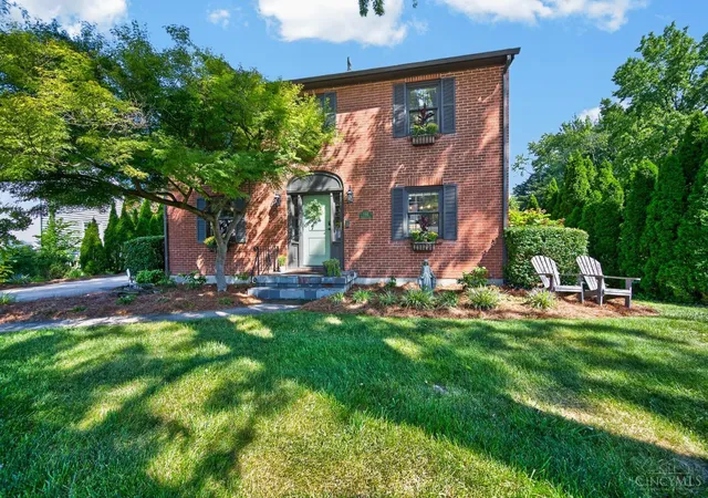 Photo 4 of Sale Pending at 3301 Hampton Pl, Middletown, OH 45042 | MLS# 1892993 | Listing updated on 2026-09-09