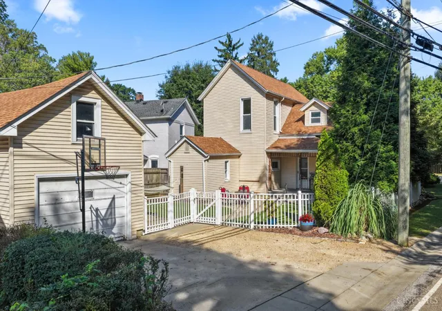 Photo 2 of Sale Pending at 260 Twain Ave, Cincinnati, OH 45233 | MLS# 1892703 | Listing updated on 2026-09-09