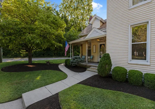 Photo 3 of Sale Pending at 260 Twain Ave, Cincinnati, OH 45233 | MLS# 1892703 | Listing updated on 2026-09-09