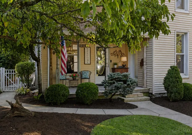 Photo 4 of Sale Pending at 260 Twain Ave, Cincinnati, OH 45233 | MLS# 1892703 | Listing updated on 2026-09-09