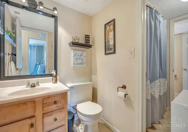 Listing Photo 2 - Condo for sale in building located at 5365 Camelot Dr, Fairfield, OH 45014 - Unit #42