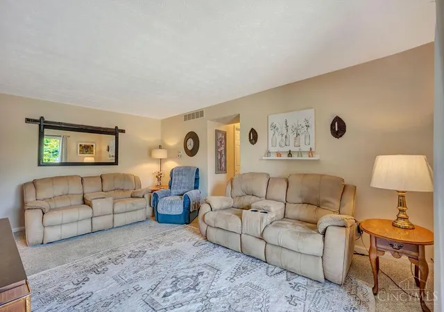 Listing Photo 3 - Condo for sale in building located at 5365 Camelot Dr, Fairfield, OH 45014 - Unit #42