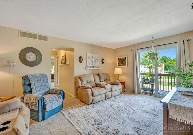 Listing Photo 5 - Condo for sale in building located at 5365 Camelot Dr, Fairfield, OH 45014 - Unit #42