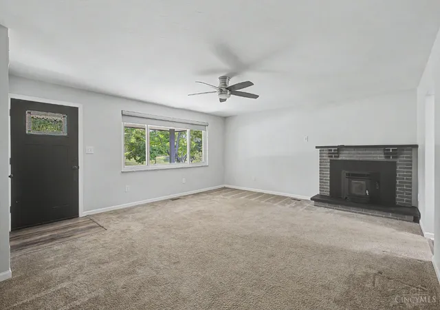 Photo 3 of Sale Pending at 8609 Butler Warren Rd, West Chester, OH 45069 | MLS# 1892949 | Listing updated on 2026-09-28