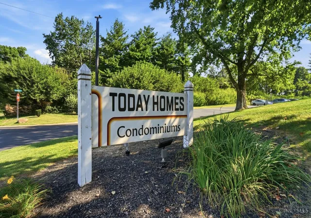 Listing Photo 2 - Condo for sale in building located at 25 Dusk Ct, Fairfield, OH 45014 - Unit #