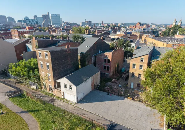 Listing Photo 4 - Condo for sale in building located at 114 E Mcmicken Ave, Cincinnati, OH 45202
