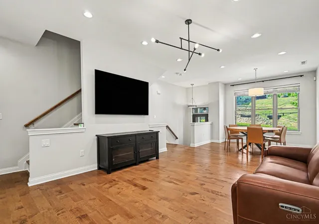 Photo 3 of Single family home for sale at 533 Ringgold St, Cincinnati, OH 45202 | MLS# 1892760 | Listing updated on 2026-09-15