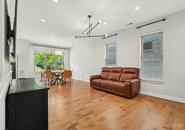 Photo 4 of Single family home for sale at 533 Ringgold St, Cincinnati, OH 45202 | MLS# 1892760 | Listing updated on 2026-09-15