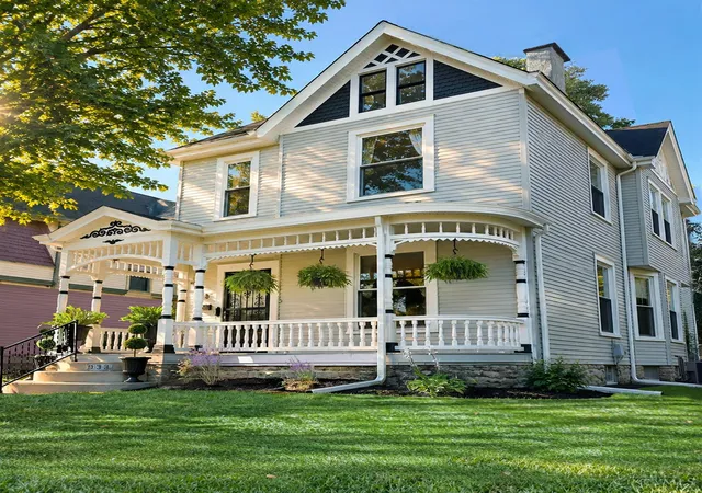 Photo 2 of Single family home for sale at 933 Dayton St, Hamilton, OH 45011 | MLS# 1892878 | Listing updated on 2026-09-11