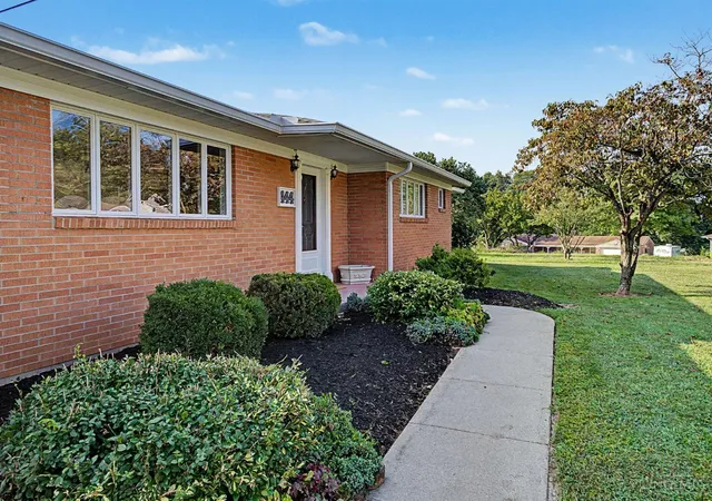 Photo 3 of Sale Pending at 444 W Lomar Dr, Carlisle, OH 45005 | MLS# 1892885 | Listing updated on 2026-09-12