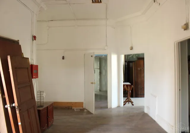 Listing Photo 4 - Condo for sale in building located at 618 Forest Ave, Cincinnati, OH 45229