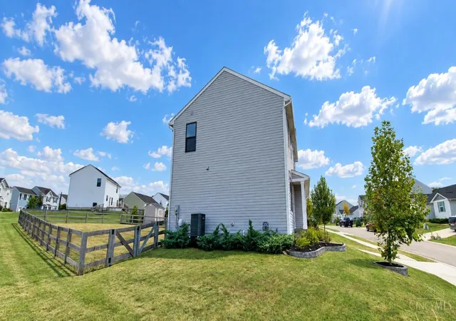 Photo 2 of Single family home for sale at 101 Xing Way Ct, New Richmond, OH 45157 | MLS# 1893052 | Listing updated on 2026-09-08