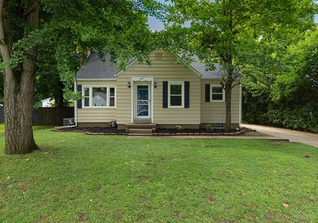 Photo 1 of Single family home for sale at 407 W Lomar Ave, Carlisle, OH 45005 | MLS# 1893056 | Listing updated on 2026-09-10