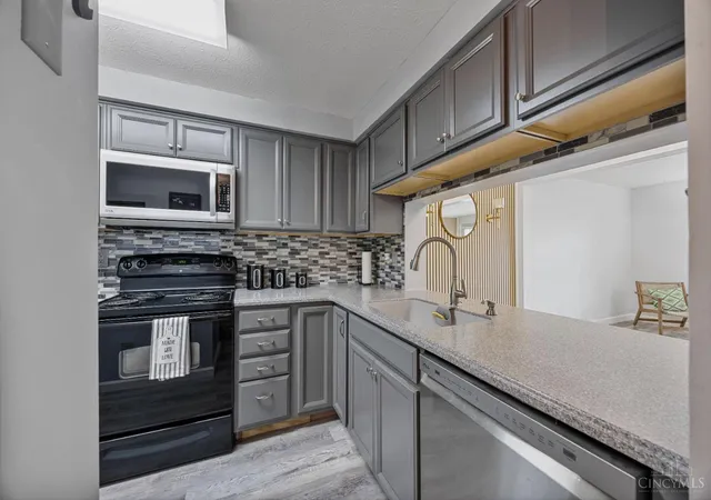 Photo 3 of Sale Pending at 30 Hunters Ct, Pierce Twp, OH 45102 | MLS# 1893076 | Listing updated on 2026-09-15