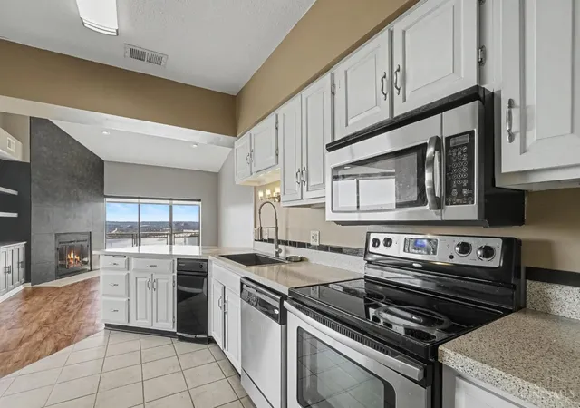 Listing Photo 5 - Condo for sale in building located at 500 Mt Hope, Cincinnati, OH 45204 - Unit #404