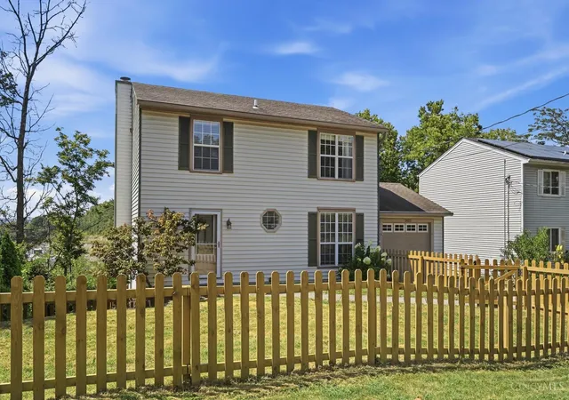Photo 2 of Single family home for sale at 2823 Keystone Dr, Cincinnati, OH 45230 | MLS# 1893098 | Listing updated on 2026-09-08