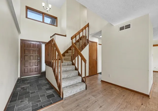 Photo 3 of Condo for sale at 1827 Londonderry Dr, Middletown, OH 45042 | MLS# 1892456 | Listing updated on 2026-10-01