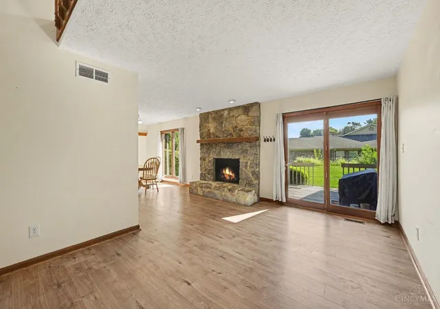 Photo 3 of Condo for sale at 1827 Londonderry Dr, Middletown, OH 45042 | MLS# 1892456 | Listing updated on 2026-10-01