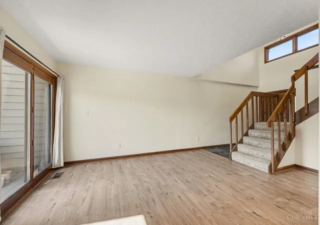 Photo 4 of Condo for sale at 1827 Londonderry Dr, Middletown, OH 45042 | MLS# 1892456 | Listing updated on 2026-10-01