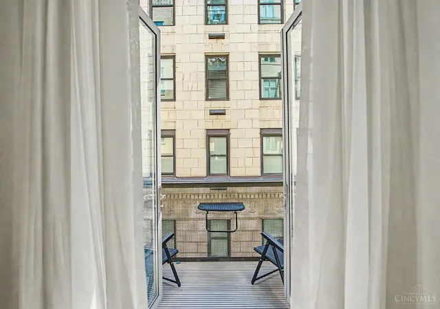 Photo 4 of Condo for sale at 15 W 4th Street #304, Cincinnati, OH 45202 | MLS# 1892400 | Listing updated on 2026-09-08