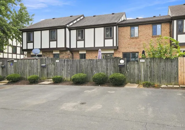 Photo 2 of Townhouse for sale at 9416 Haddington Ct, Colerain Twp, OH 45251 | MLS# 1893142 | Listing updated on 2026-09-15
